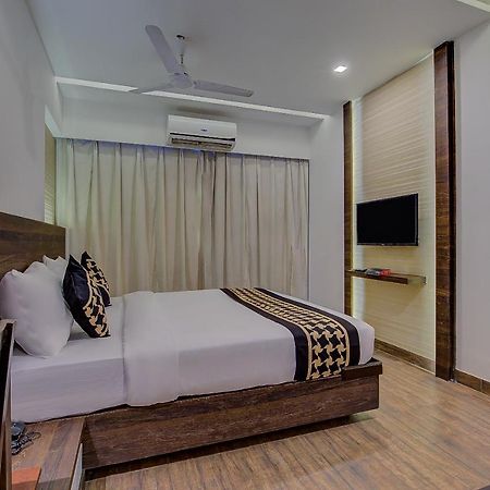 Oyo 78245 Collection O Hotel Crown Inn Navi Mumbai Exteriör bild