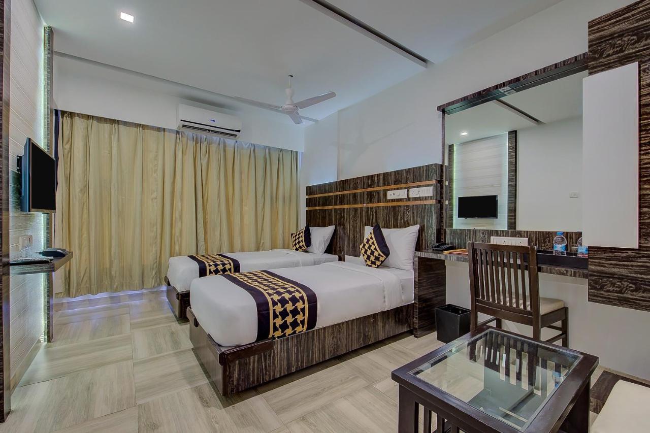 Oyo 78245 Collection O Hotel Crown Inn Navi Mumbai Exteriör bild