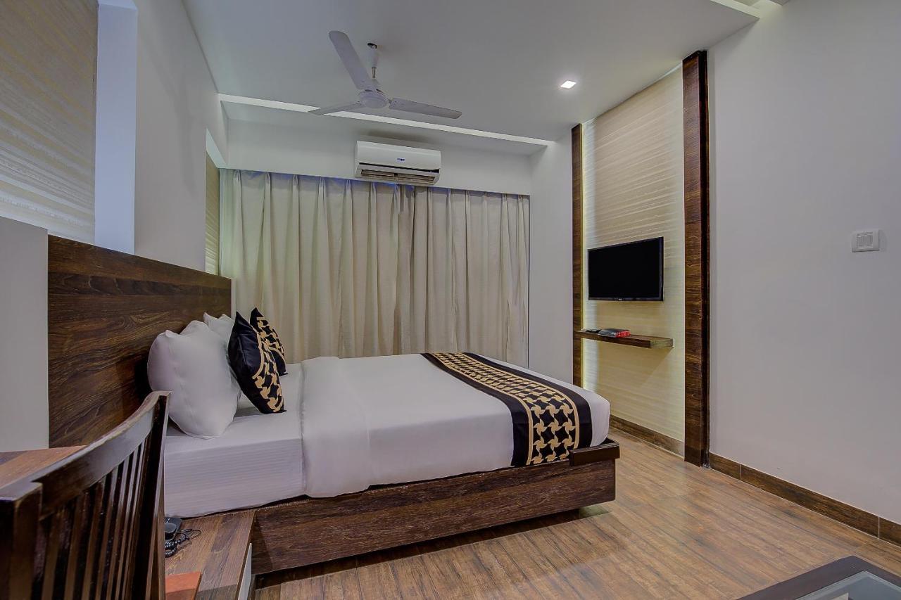 Oyo 78245 Collection O Hotel Crown Inn Navi Mumbai Exteriör bild