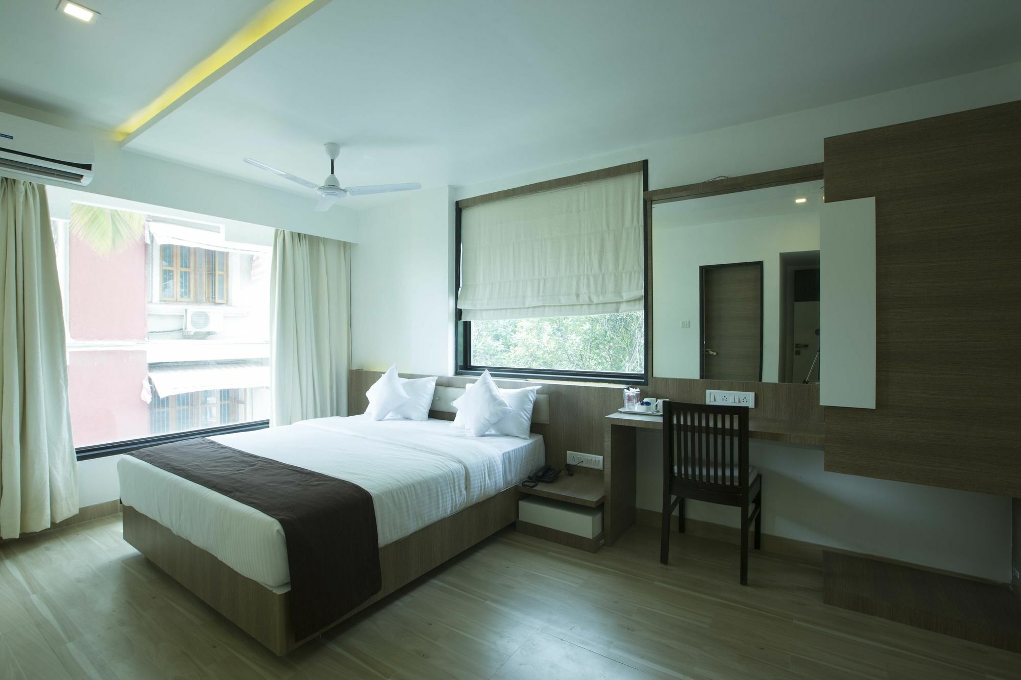 Oyo 78245 Collection O Hotel Crown Inn Navi Mumbai Exteriör bild