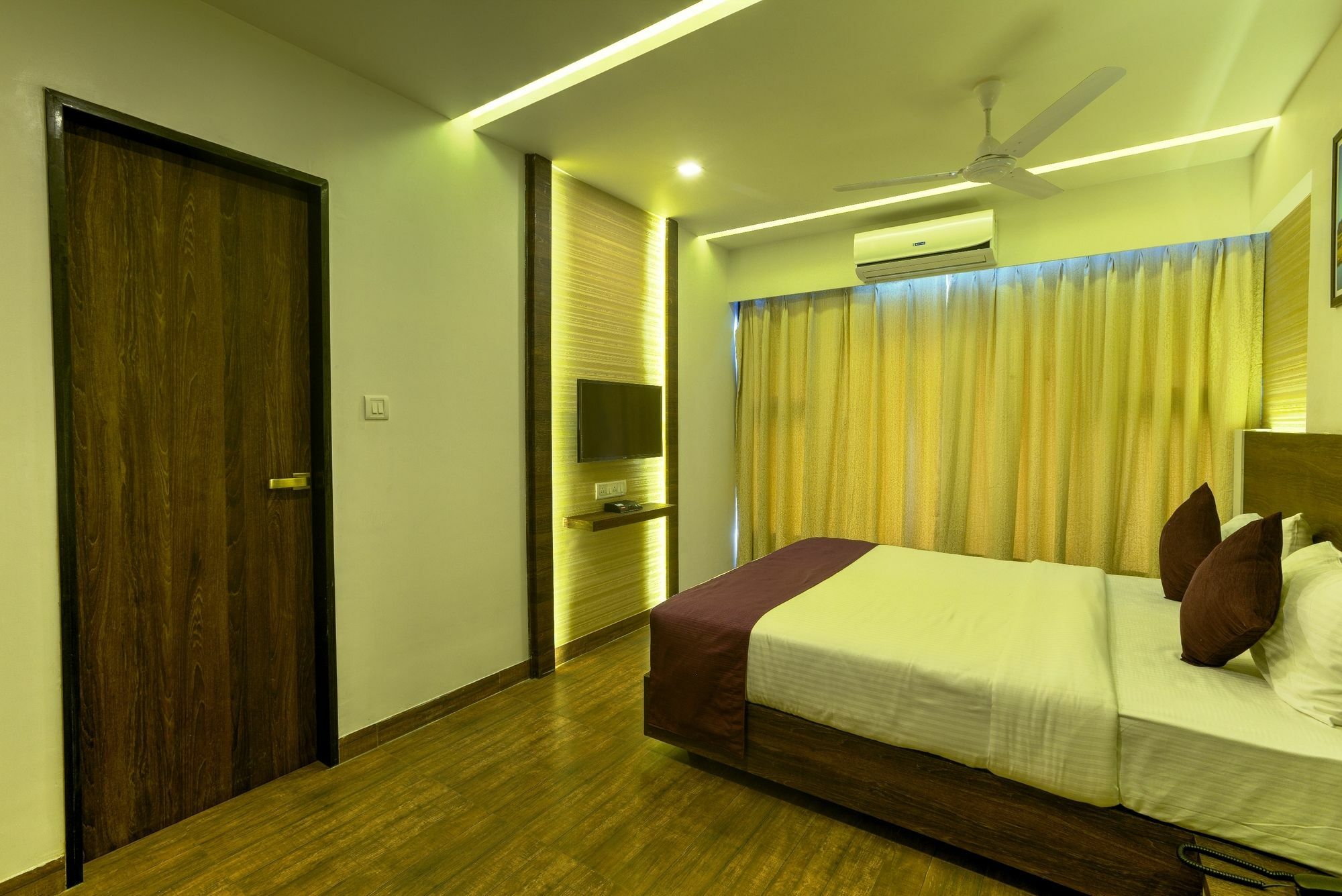 Oyo 78245 Collection O Hotel Crown Inn Navi Mumbai Exteriör bild