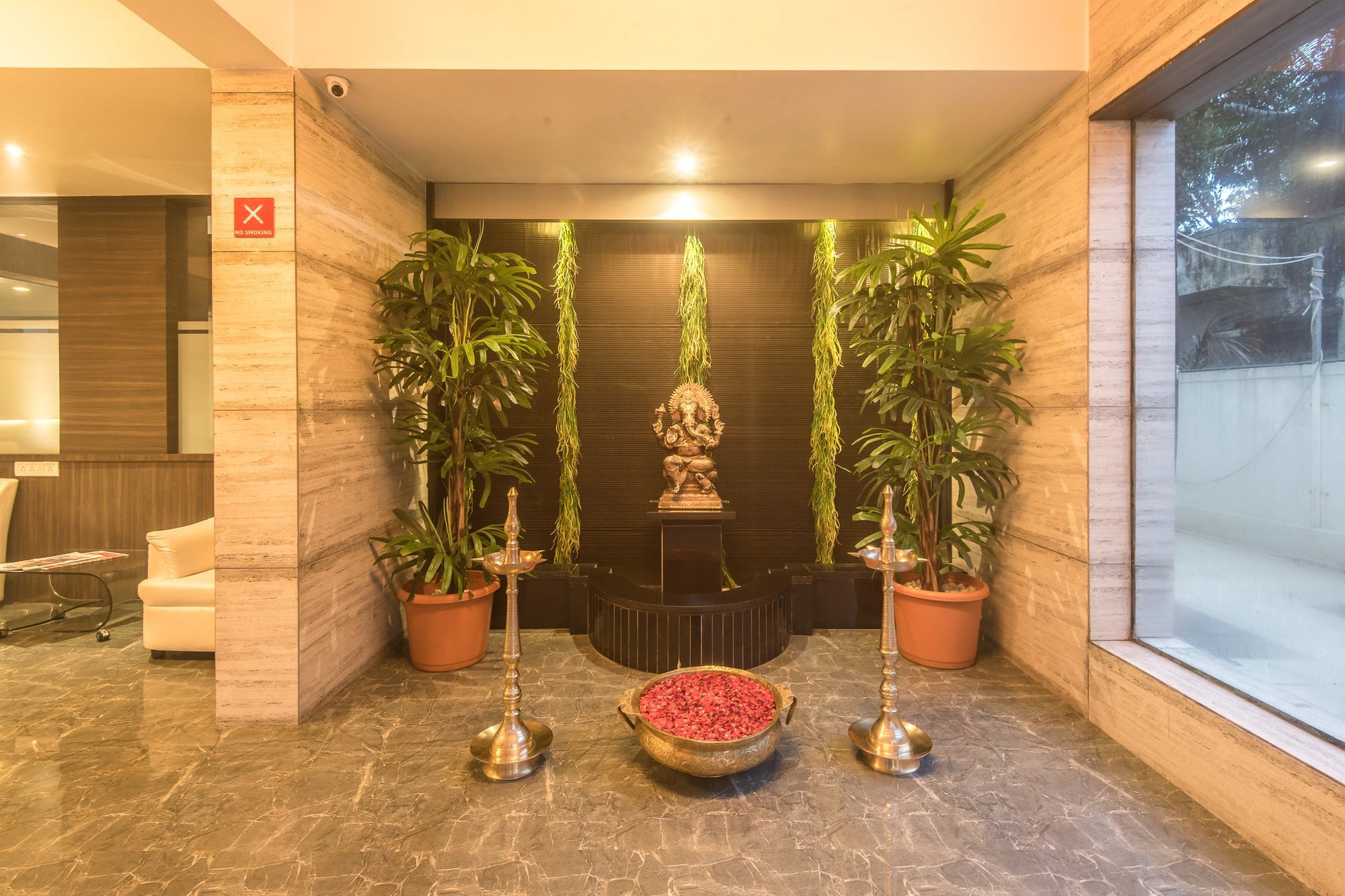 Oyo 78245 Collection O Hotel Crown Inn Navi Mumbai Exteriör bild